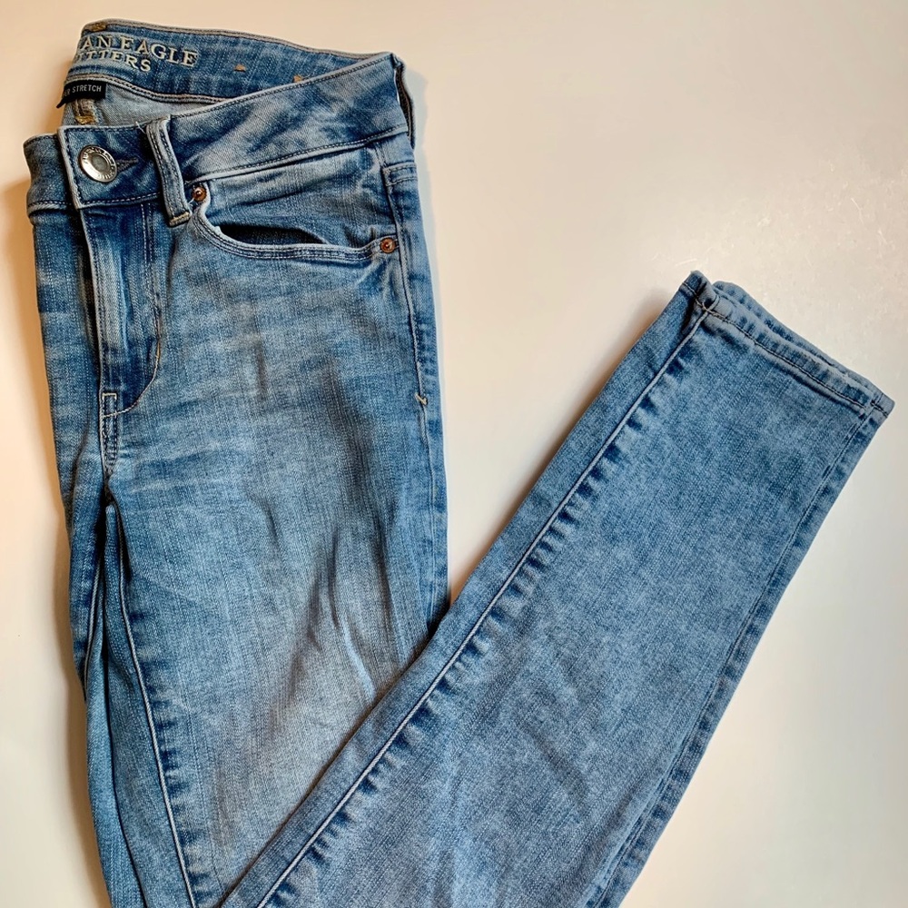 American Eagle Super Stretch Jeans (Light Wash)
